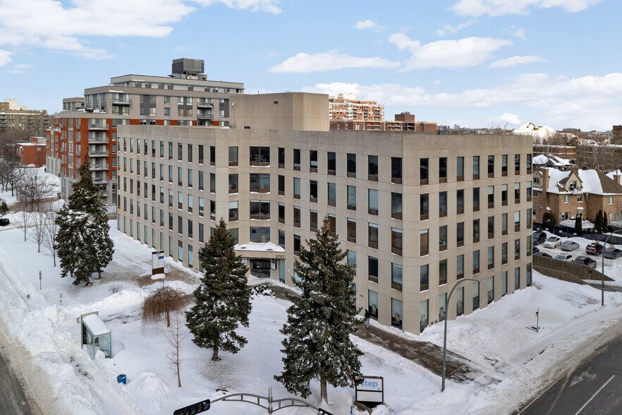 More Photos Of 5757 Boul Cavendish, Cote-St-Luc Office For Lease