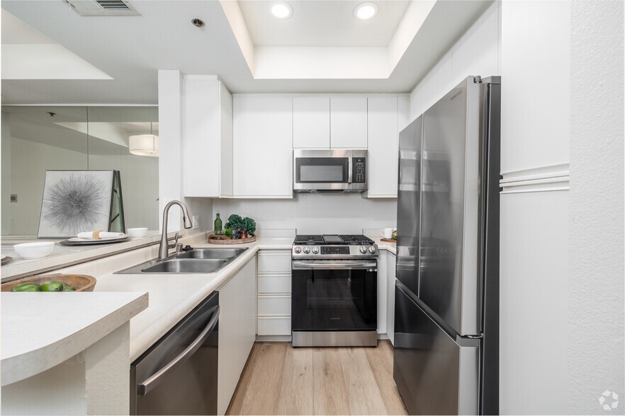 More Photos Of 740 S Burnside Ave, Los Angeles Apartments For Sale