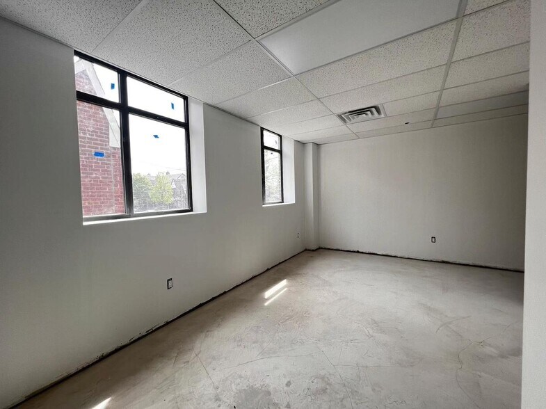 More Photos Of 60-11 60th St, Flushing Specialty For Lease