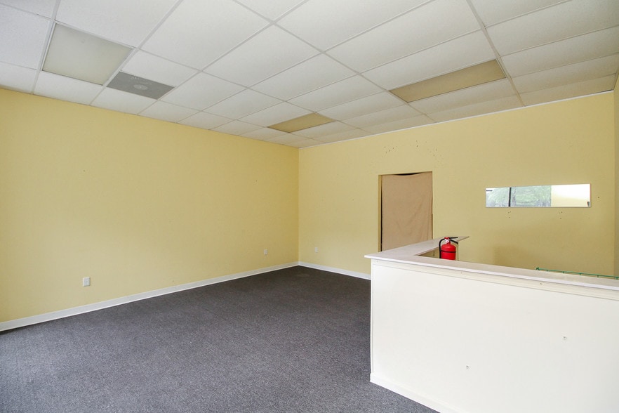 More Photos Of 285 East Temple Ave, Newnan Unknown For Lease