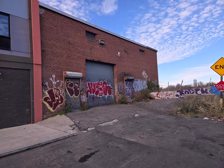 More Photos Of 2737 W 23rd St, Brooklyn Warehouse For Lease