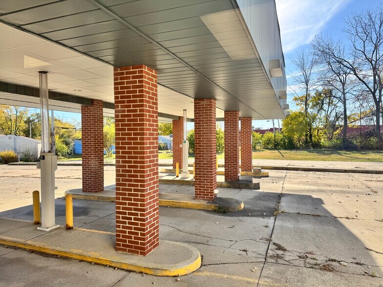 More Photos Of 525 E Hartman Rd, Anderson Medical For Sale