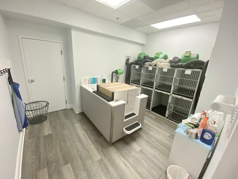 More Photos Of 28 Chestnut St, Andover Storefront Retail Office For Lease