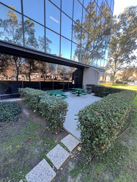 More Photos Of 5900 Canoga Ave, Woodland Hills Office For Lease
