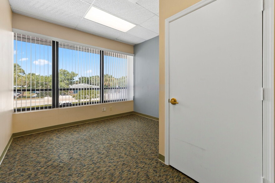 More Photos Of 900 SE Ocean Blvd, Stuart Medical For Sale