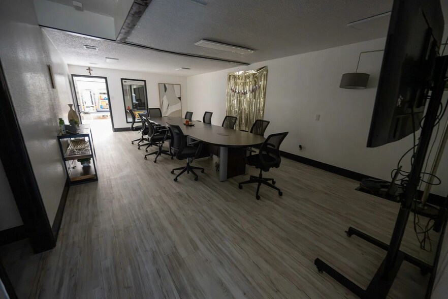 More Photos Of 517 N Carrier Pky, Grand Prairie Medical For Lease