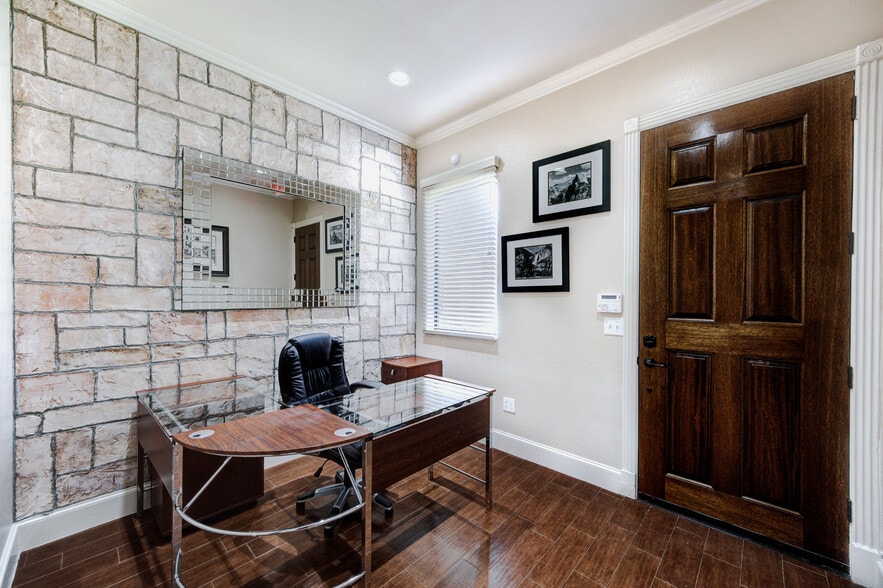 More Photos Of 1836 Snake River Rd, Katy Office Residential For Sale