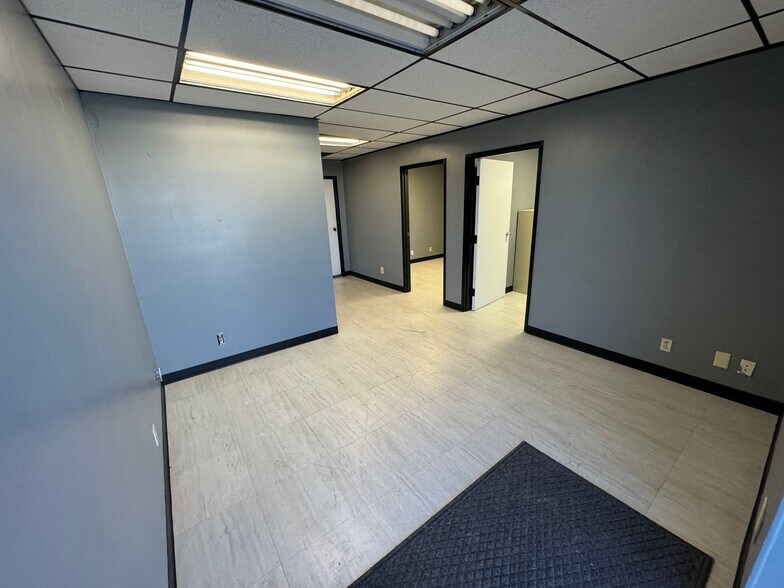 More Photos Of 10826 E Newton Pl, Tulsa Service For Lease