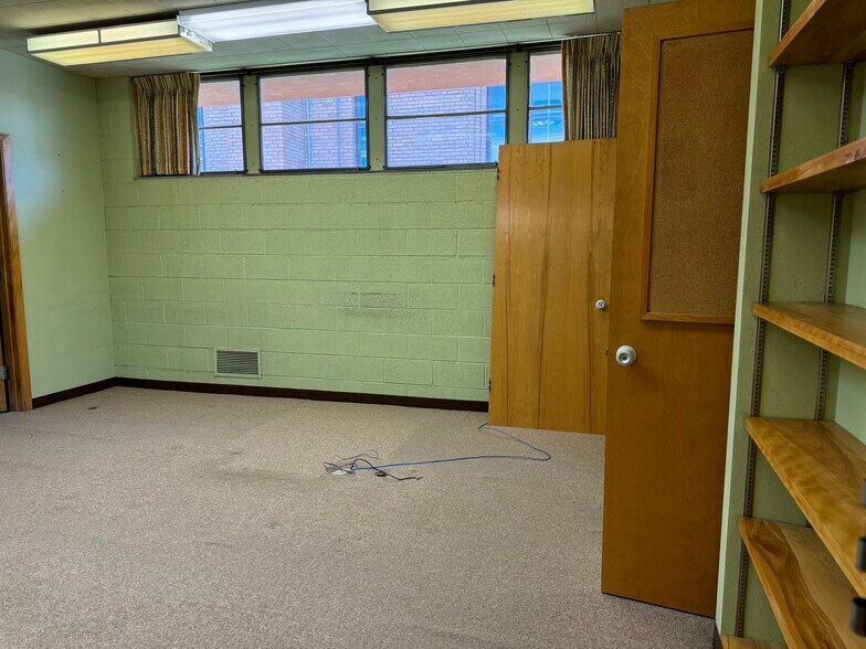 More Photos Of 202 N Jefferson St, Mount Pleasant Medical For Sale