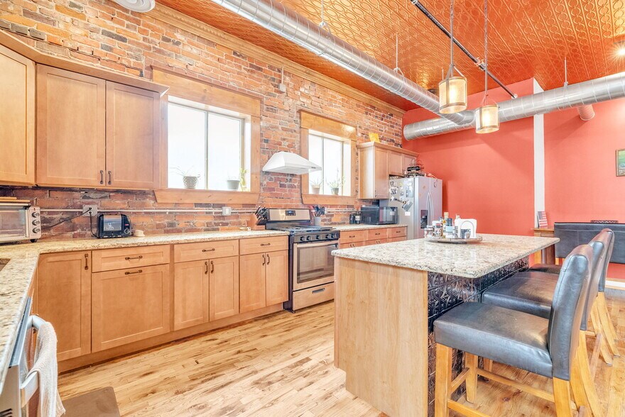 More Photos Of 306-310 Huron Ave, Port Huron Freestanding For Sale