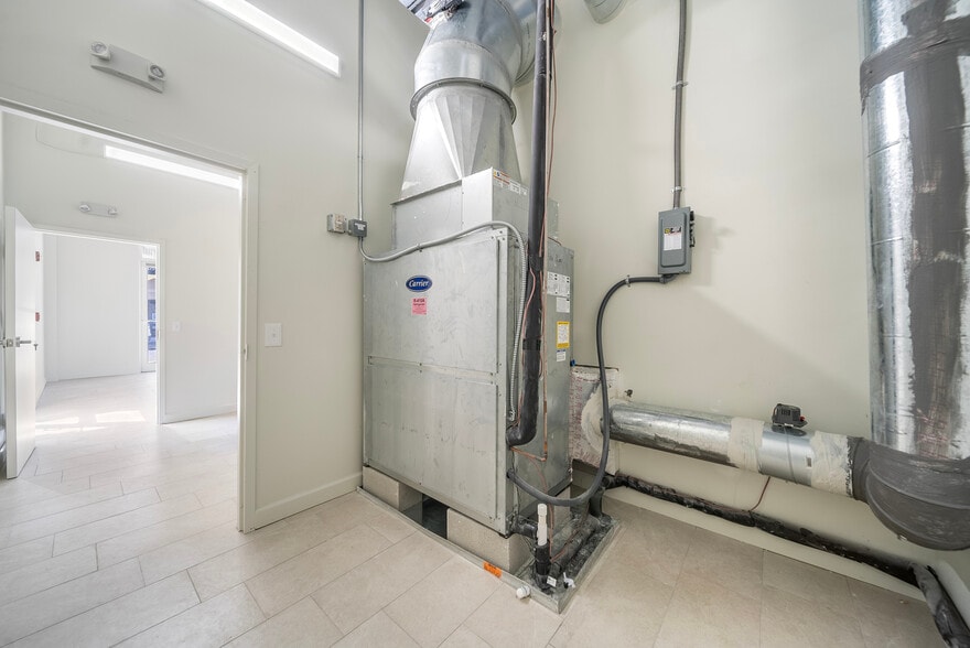 More Photos Of 3976 Destination Dr, Osprey Storefront For Sale