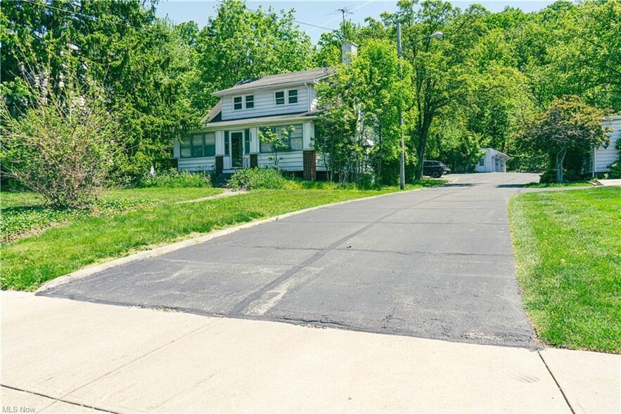 More Photos Of 21950 Euclid Ave, Euclid Office For Sale