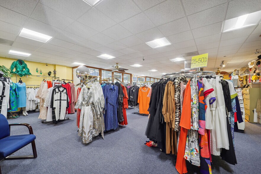 More Photos Of 5061 Allentown Rd, Suitland General Retail For Sale
