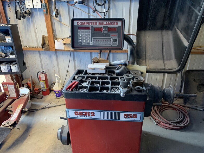 More Photos Of 1453 UT-24, Hanksville Auto Repair For Sale