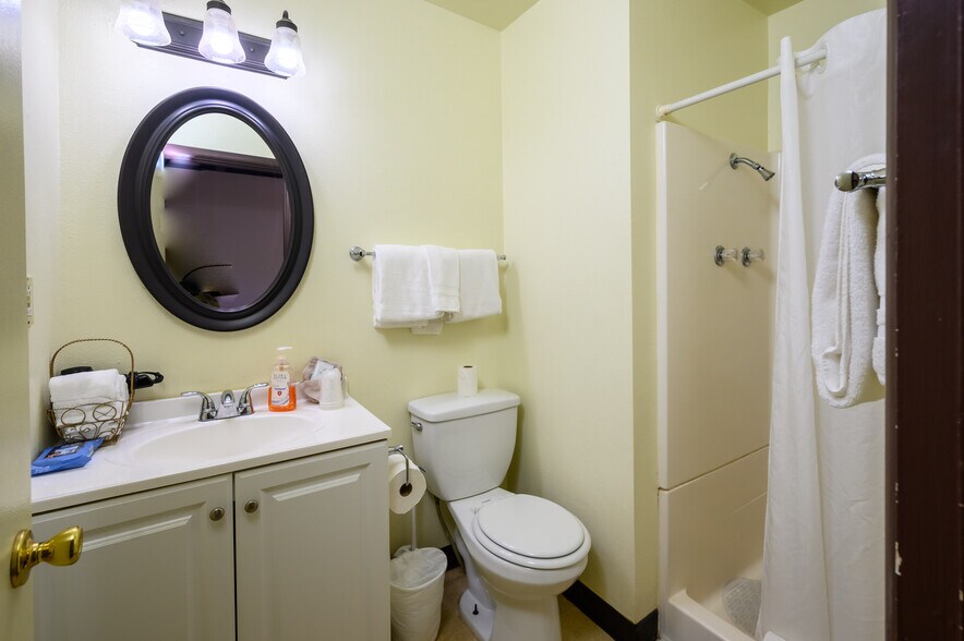 More Photos Of 109455 Highway 97 N, Chemult Hotel For Sale