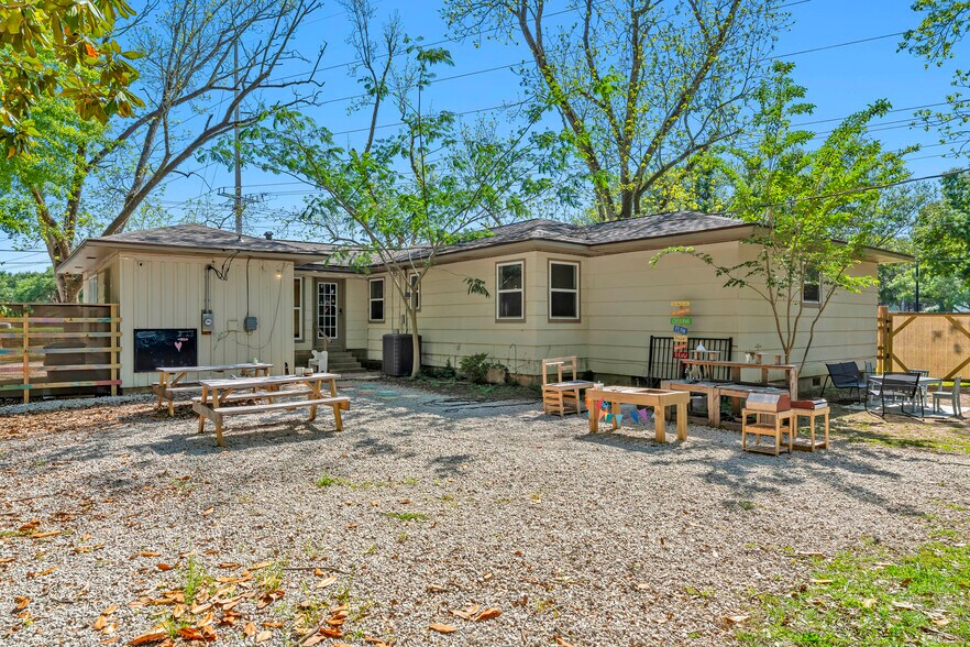 More Photos Of 1001 Randall Ave, Daphne Office Residential For Sale