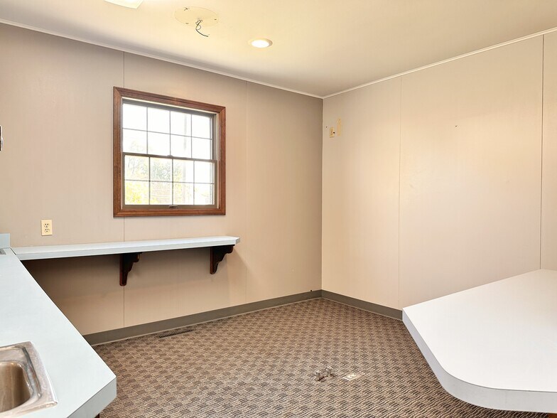 More Photos Of 152 E 8th St, Trenton Office For Sale