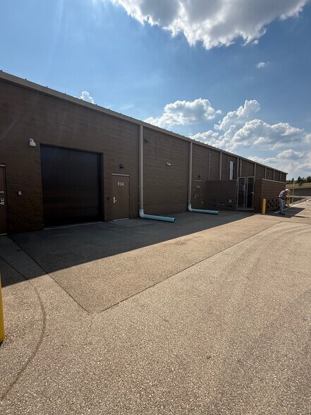 More Photos Of 934-942 Valley Creek Dr, Farmington General Retail For Lease