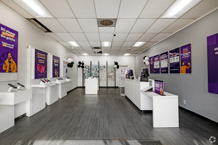 More Photos Of 1870-1890 S Western Ave, Los Angeles Freestanding For Lease