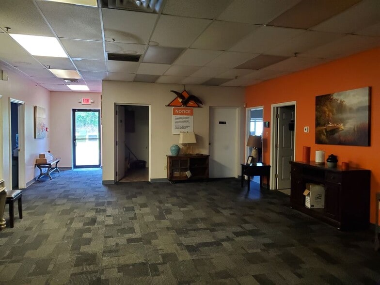 More Photos Of 281-283 Dogburn Rd, West Haven Warehouse For Lease