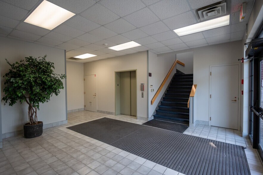 More Photos Of 639 S Walker St, Bloomington Office For Sale