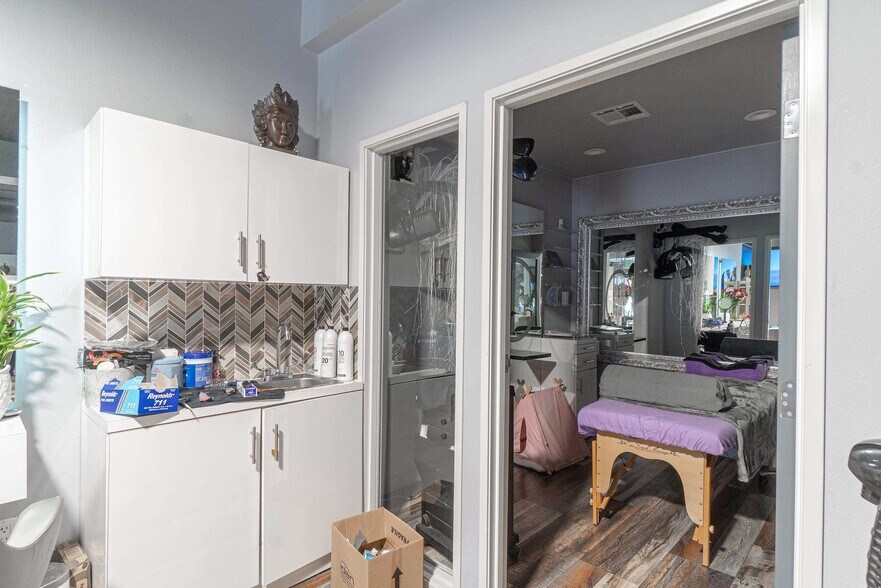 More Photos Of 1090 Redondo Ave, Long Beach Storefront Retail Residential For Sale