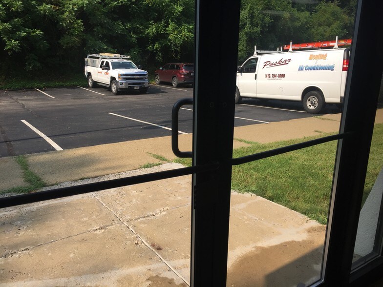 More Photos Of 275 Center Rd, Monroeville Office For Lease