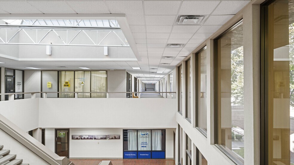 More Photos Of 3311 W Clearwater Ave, Kennewick Office For Sale