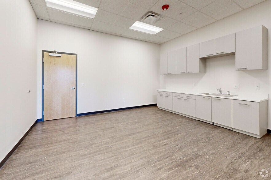 More Photos Of 11011 E 104th Ave, Henderson Distribution For Lease