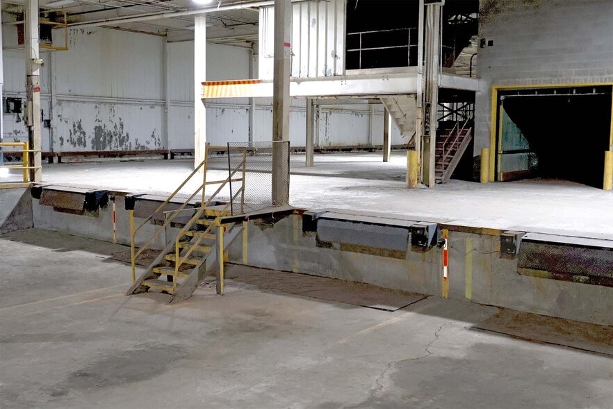 More Photos Of 2120 S Washington Ave, Lansing Warehouse For Sale
