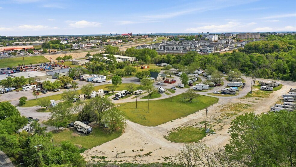More Photos Of 2205 Tin Top Rd, Weatherford Trailer Camper Park For Sale