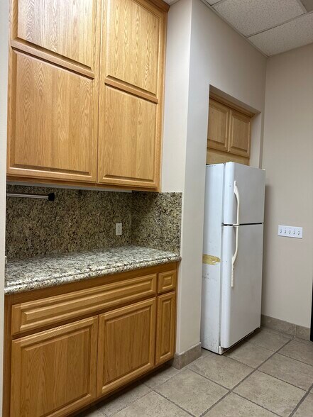 More Photos Of 11410-11450 Knott Ave, Garden Grove Warehouse For Lease