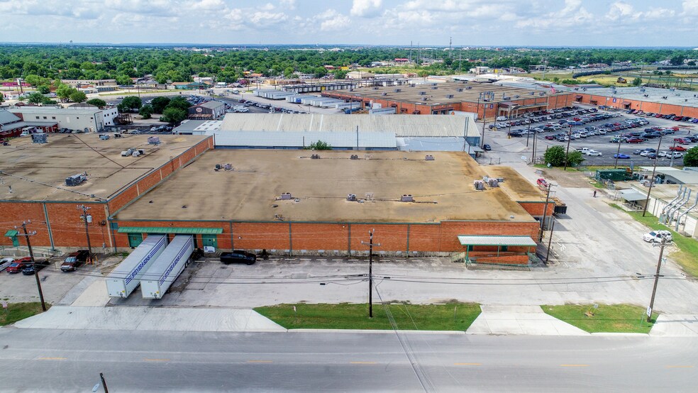 More Photos Of 1734 Centennial Blvd, San Antonio Warehouse For Lease