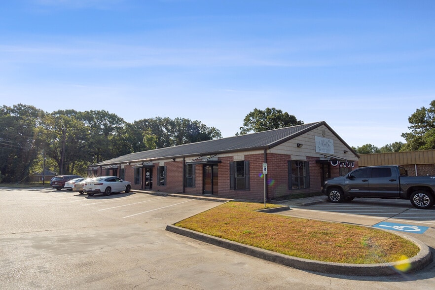 More Photos Of 6724 Paluxy Dr, Tyler Office For Lease