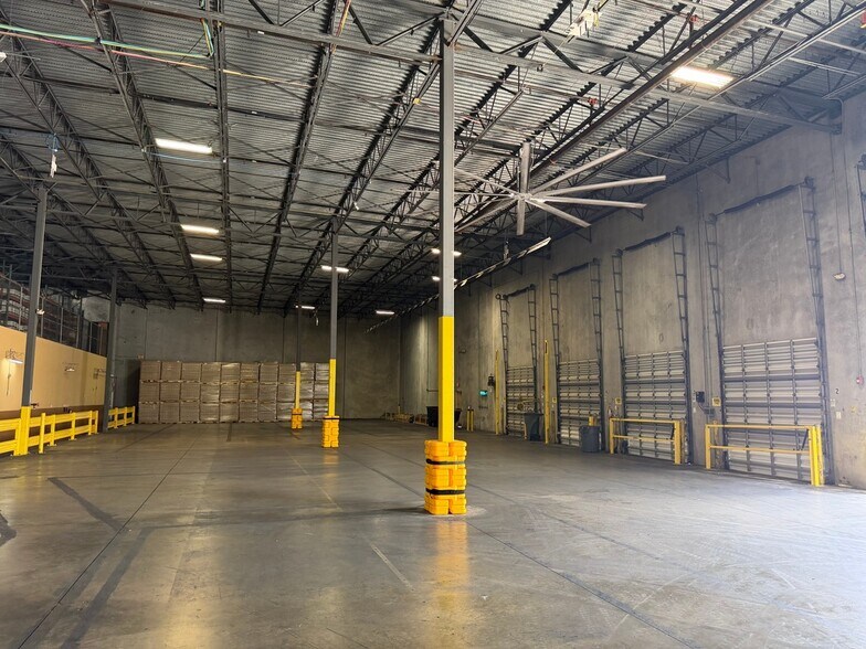 More Photos Of 9330-9340 NW 110th Ave, Miami Warehouse For Lease