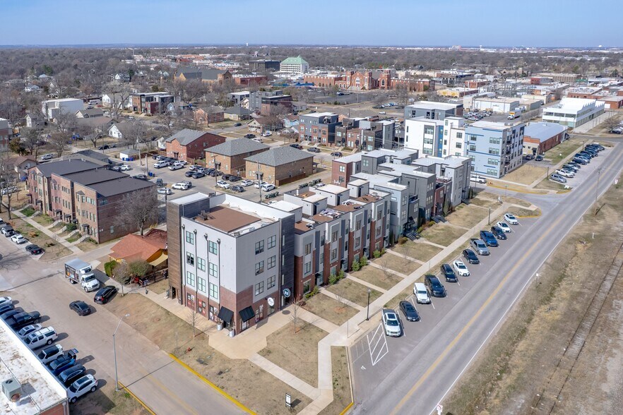 More Photos Of 101 W Apache St, Norman Office For Lease