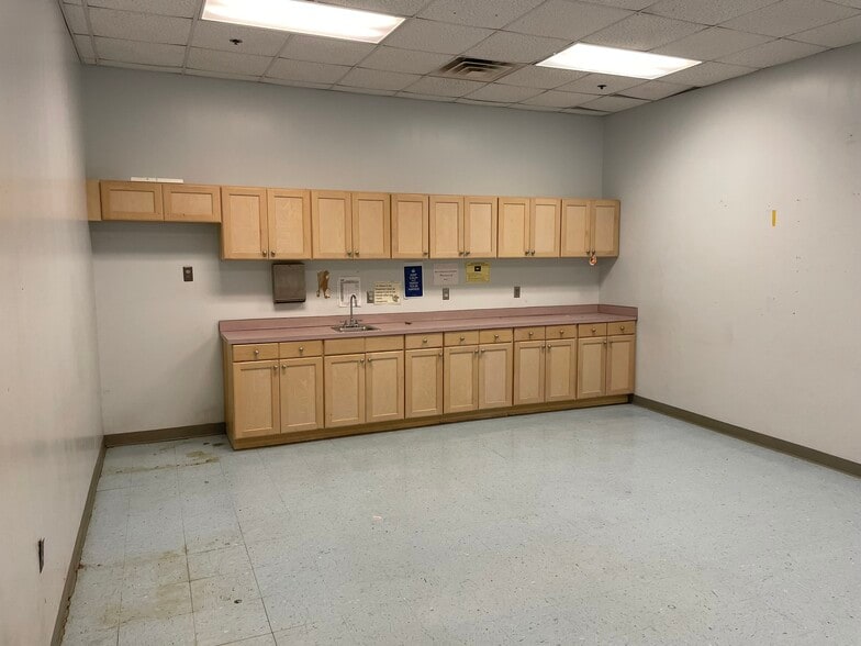 More Photos Of 6701 Crestwood Blvd, Birmingham Daycare Center For Sale