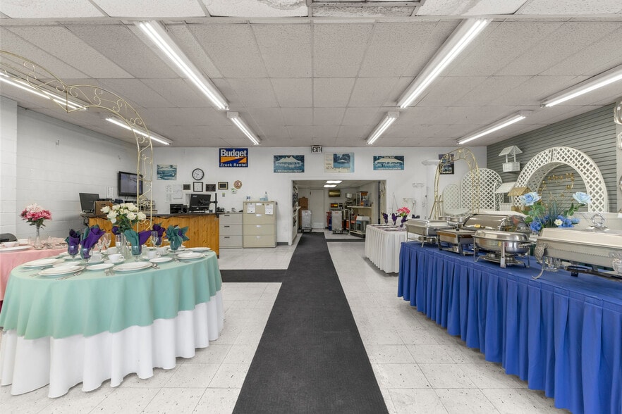 More Photos Of 24101 W Warren St, Dearborn Heights Freestanding For Sale