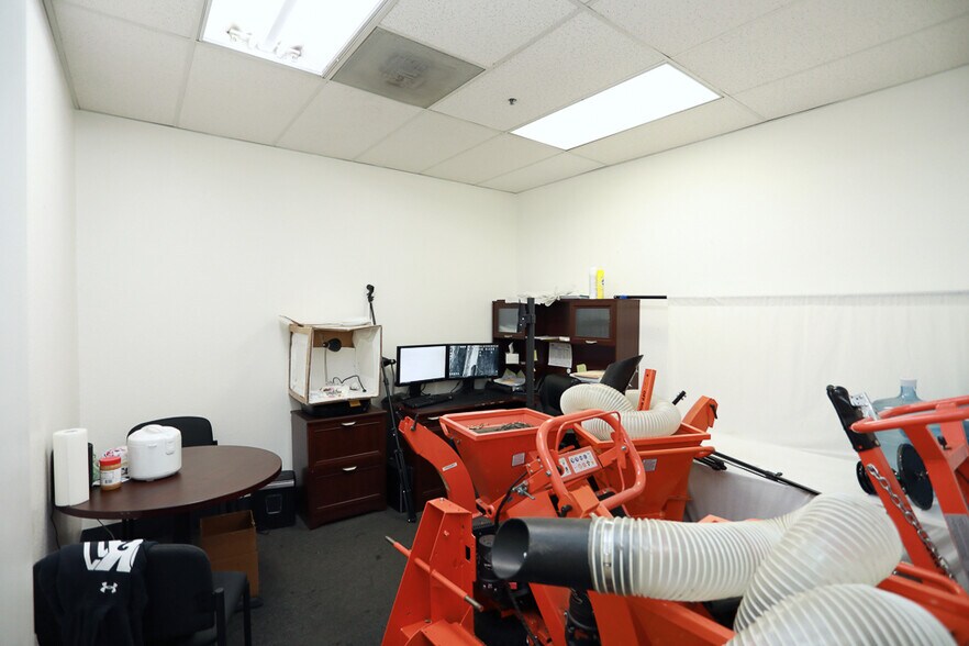 More Photos Of 4301 S Valley View Blvd, Las Vegas Warehouse For Lease