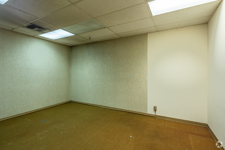 More Photos Of 10120 NE Sandy Blvd, Portland Bank For Sale
