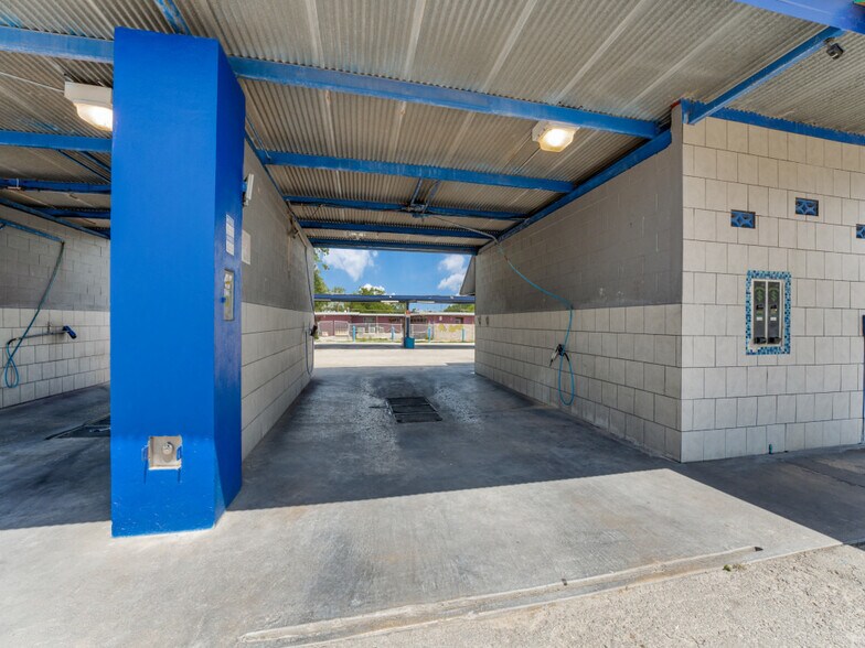 More Photos Of 402 N Zarzamora St, San Antonio Carwash For Sale