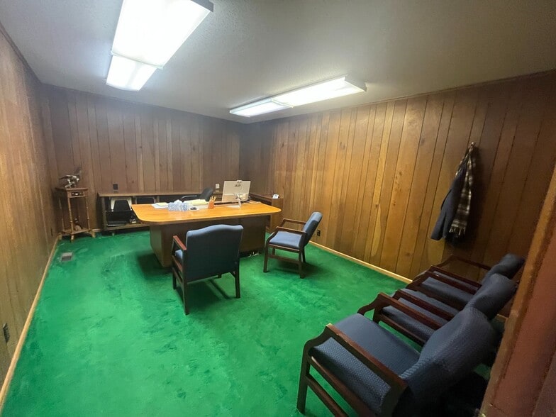 More Photos Of 229 N Main St, Valentine Office For Sale