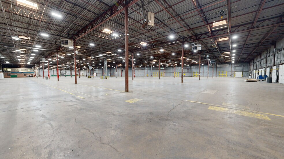 More Photos Of 1625 E Duane Blvd, Kankakee Manufacturing For Lease