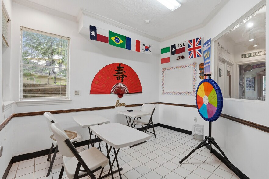 More Photos Of 13700 Lakewood Forest Dr, Houston Office For Sale
