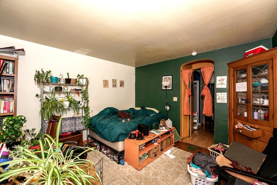 More Photos Of 2670-2678 N Holton St, Milwaukee Storefront Retail Residential For Sale