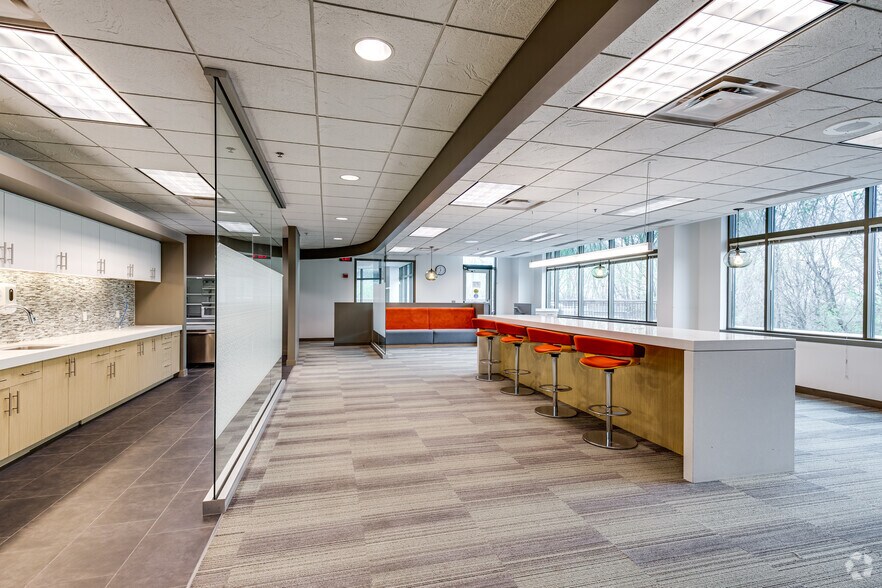 More Photos Of 2655 Eagan Woods Dr, Eagan Office For Lease