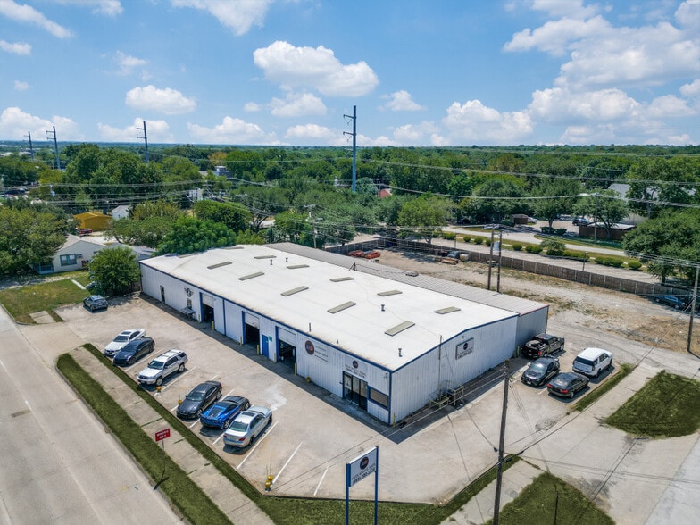 More Photos Of 308 W Avenue B, Garland Auto Repair For Sale
