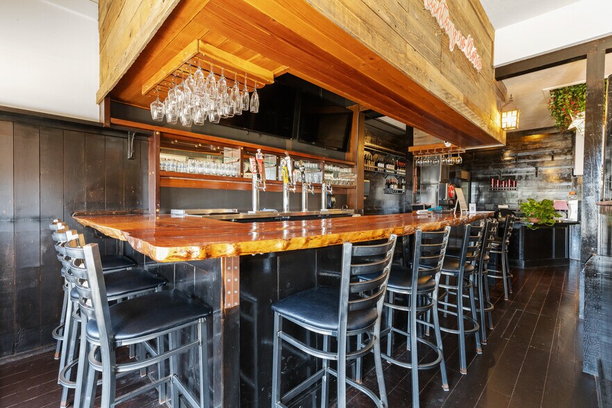 More Photos Of 8501 El Camino Real, Atascadero Restaurant For Sale