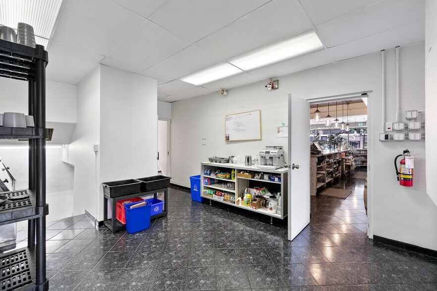 More Photos Of 839 Erie E, Windsor Restaurant For Sale