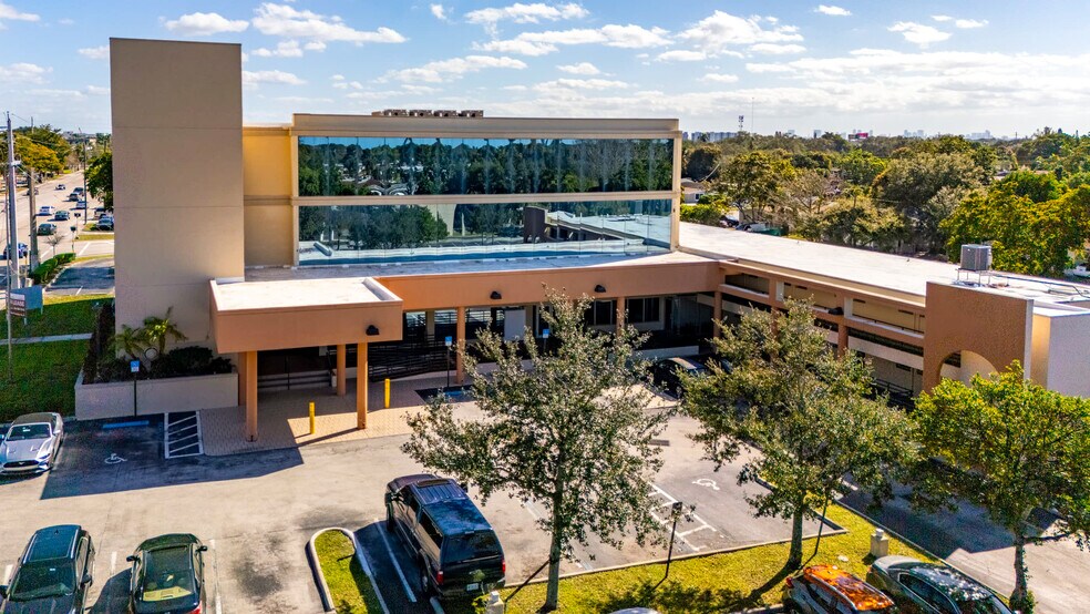 More Photos Of 6600 W Taft St, Hollywood Medical For Lease